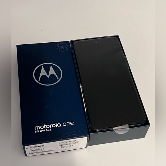 Motorola One 5G UW cell phone Brand New UNLOCK - Picture 1 of 5